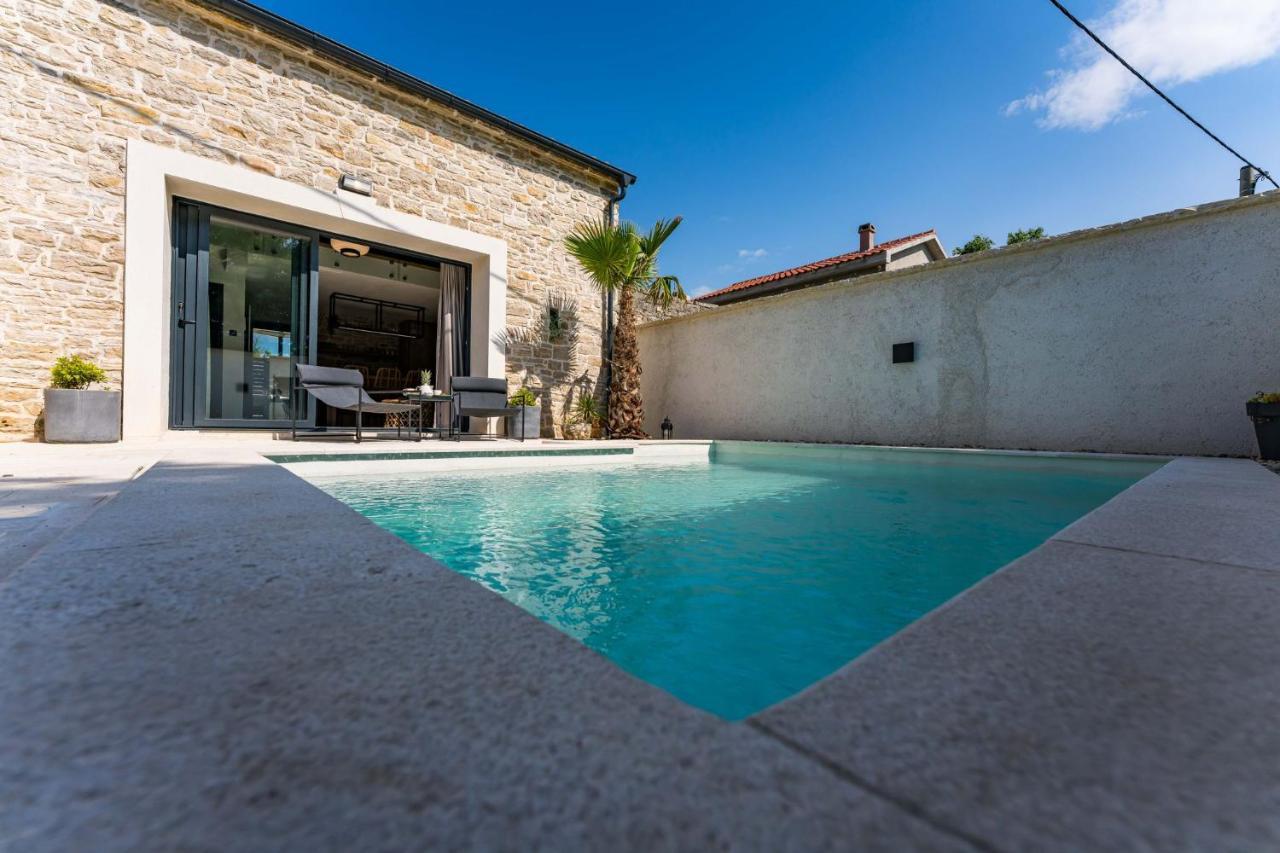Villa Stone House With Pool Poeta à Pridraga Extérieur photo