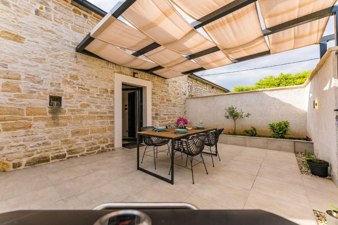 Villa Stone House With Pool Poeta à Pridraga Extérieur photo