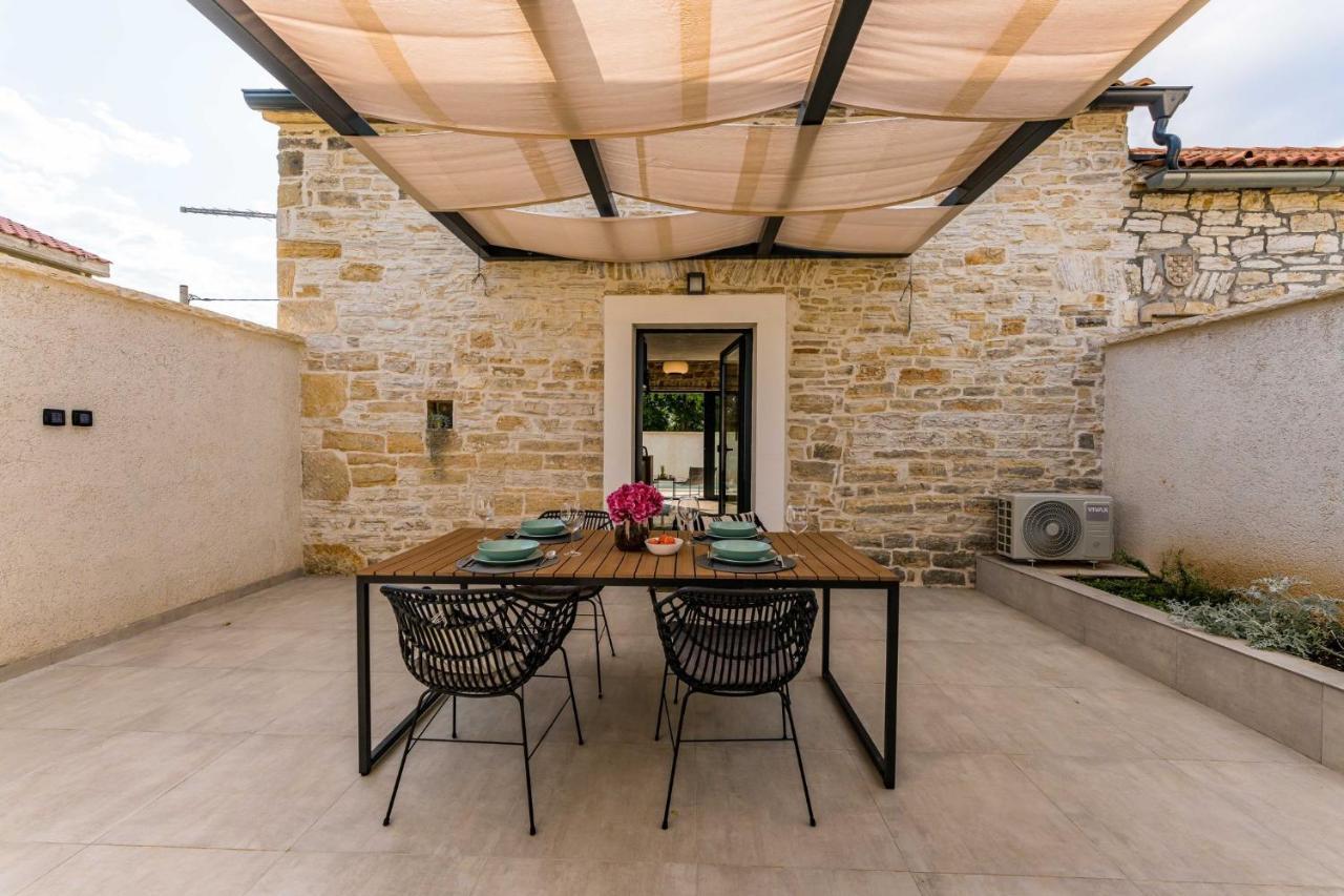 Villa Stone House With Pool Poeta à Pridraga Extérieur photo